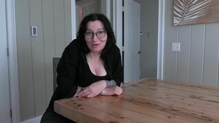 Bettie Bondage Nerdy Milf Tease a Big Black Dildo and Drilling Her Pussy with It Video