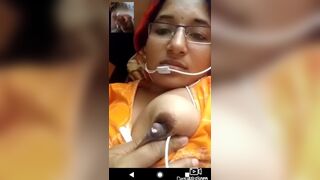 Boyfriend slapped after seeing girlfriend’s kiss on video call
 Indian Video