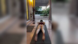 Buffbunbun Asian Thot Love to Shows Her Curvy Booty While Doing Yoga Workout Onlyfans Video