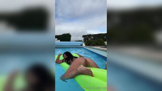Missmaikoxx Naked In The Pool And Teasing Fans Onlyfans Video
