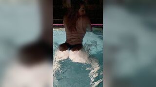 LittleSpoonz Twerking Huge Booty In The Pool Onlyfans Video
