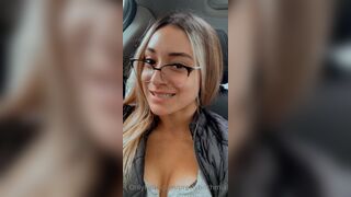 Prettybitchmia Nerdy Babe Talking to her Fans in Live Onlyfans Video
