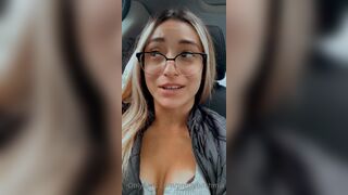 Prettybitchmia Nerdy Babe Talking to her Fans in Live Onlyfans Video