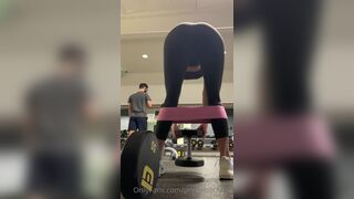 PrettyBitchMia Squatting In The Gym Wearing Tight Jean Teasing Onlyfans Video