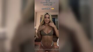 Prettybitchmia Shows how to Give a Handjob Tiktok Onlyfans Video