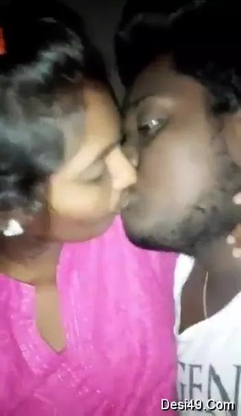 Madrasi Sexy Com - Tamil girl sucks Madrasi in her mouth after smooching sexy kissing Indian  Video - ViralPornhub.com