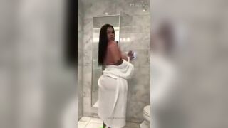 Hottie with big ass naked in the shower