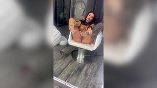 Italia Kash plays with herself - Onlyfans