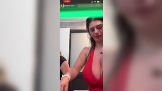 Colleen Sheehan Titkok Model Getting Nude Boobs Slipped On Live Show Video