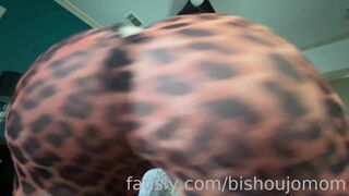 Bishoujomom Fat milf Shows her Huge Tits and Shaking Butt Fansly Video