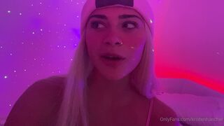 Kristen Hancher Teen Girl Shows her Petite Figure While Talking to Fans onlyfans Video