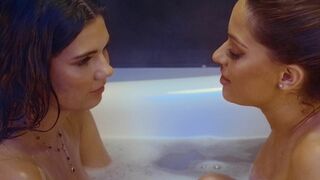 Dare Taylor Kissing her Lesbian Friend While Naked in Bath tub Onlyfans Video