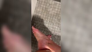 Rachel Starr Playing with her Sexy Feets While Naked in Bathroom Video