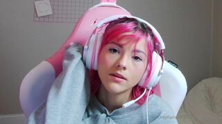 Fulltime Crybaby Talking to her Fans in Live Stream Onlyfans Video