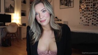 SophieLaurenxxo Blonde Milf Gets Curvy Tits Exposed While Talking to her Fans in Live Onlyfans Video