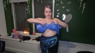 Cassie0Pia Takes Out Massive Boobs During Bra Try On Haul Onlyfans Video