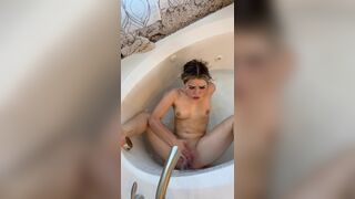 Jameliz Showerhead Watersplash On Her Pussy Making Pleasurable Orgasm Video