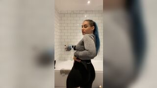 power_midget Shows her Curvy Booty and Tits in Public Washroom VIdeo