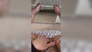 power_midget Filming herself Rubbing her Wet Pussy in Mirror VIdeo