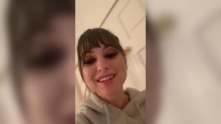 Rileyreidx3 Showing Her Booty And Hairy Cunt While Naked In The Shower Onlyfans Video