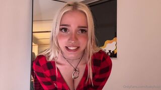 Babyfooji Cute Babe With Curvy Ass Bouncing On a Big Dildo Onlyfans Video