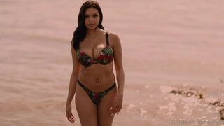 EmilyKBabe Sexy Nude Beach Teasing Video