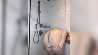 Peachykai Pawg Babe Stick Dildo On Glass And Fuck Her Pussy While Taking A Shower Onlyfans Video