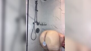 Peachykai Pawg Babe Stick Dildo On Glass And Fuck Her Pussy While Taking A Shower Onlyfans Video