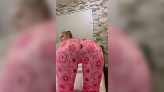 Itscocostar Vibrates her Pussy Before Getting Juicy Pussy Fuck from a Guy Onlyfans Video