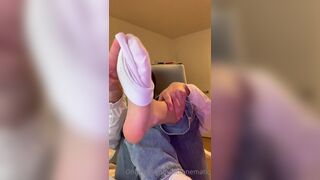 Adestoesx Shows Her Toes And Clean Feet Foot Fetish Teasing Onlyfans Video
