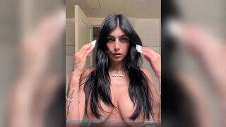 Mia Khalifa Flashing Her Both Nipples Onlyfans Video