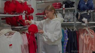 Anna Ralphs Pays Shopkeeper In different Way Onlyfans Leaked Video