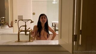 Mia Khalifa Fully Nude In Bathtub Slipping Both Nipples Onlyfans Video
