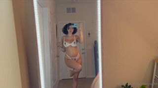 Starrysighh Teasing Her Booty And Sucks Her Boyfriend's Ball Sack Leaked