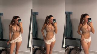 Cecerosee Big Booty Teasing Infront Of Mirror Onlyfans Video