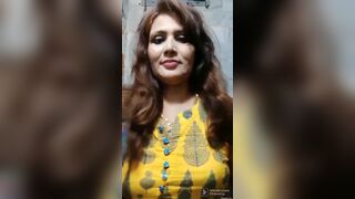 Hot Boobs Perfect Salwar Kameez - Zareen shows off her big boobs and smooth pussy with salwar kameez Indian  Video