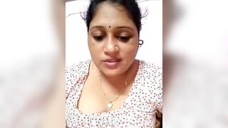Aunty showed her naked body by talking about moving the cock
 Indian Video