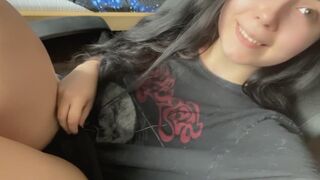 Mini Loona Masturbating Her Pussy in Car - PPV Leaked Onlyfans