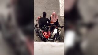 pakistani hijabi kisses her pussy by putting her hand in a burqa
 Indian Video
