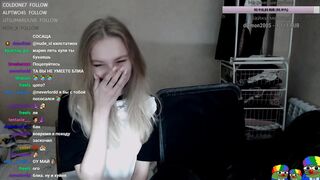 Top Russian Teens Make Out For Big Donations On Twitch