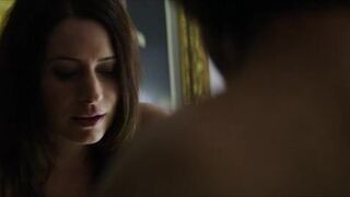 Hot Lyndsy Fonseca hot, Paget Brewster hot – Down Dog s01e01 (2015)