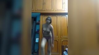 Chudasi girl wiped her ass while standing by putting her hands in tights
 Indian Video Tape
