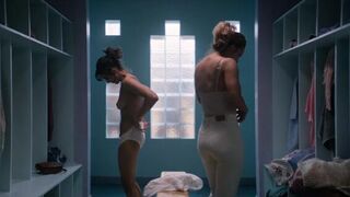 Hot Alison Brie naked – GLOW s01e01 (2017)