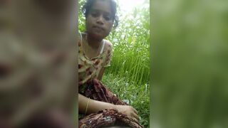 Bihari callgirl sucked big cock in the field
 Indian Video Tape