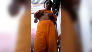 19 year old girl showed her nipples and juicy pussy by lifting the shirt, sliding down the salwar tights
 Indian Video Tape