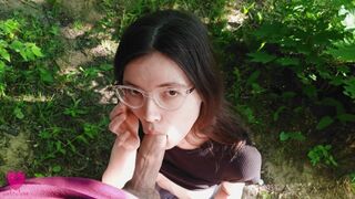 A quick oral sextape and porn in the woods with a horny geek girlfriend