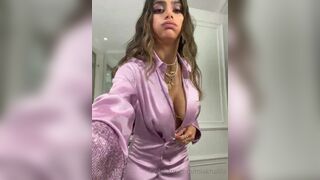 Mia Khalifa Bouncing Her Big Booty Before Take A Bath Onlyfans Leaked Video