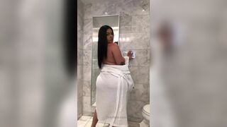 Badpenelope Teasing Naked In Washroom Onlyfans Leaked Video