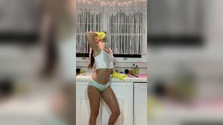 Riley Reid After Washing Dishes Make Herself Soapy Wet In Kitchen Onlyfans Leaked Tape