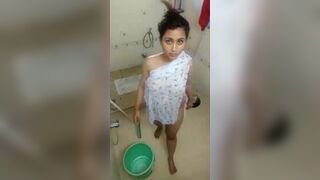Sexy Indian girl Shanaya made her nude video in the bathroom